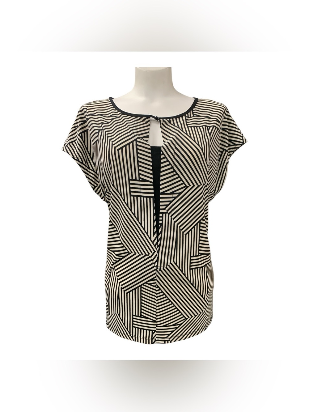 Tristio Femme Geometric Stripe Keyhole Top - Black & White Size L